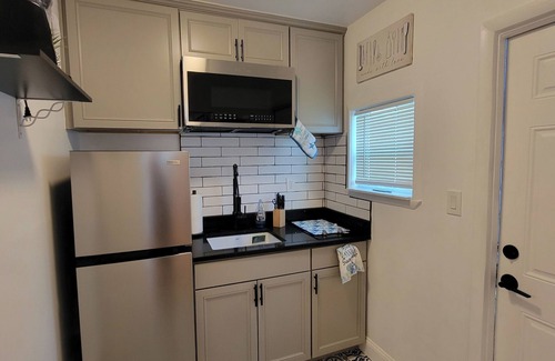 Bayou Oaks Apartment | Sarasota Your Home Away from Home Cozy Studio apartment 4 min from airport
