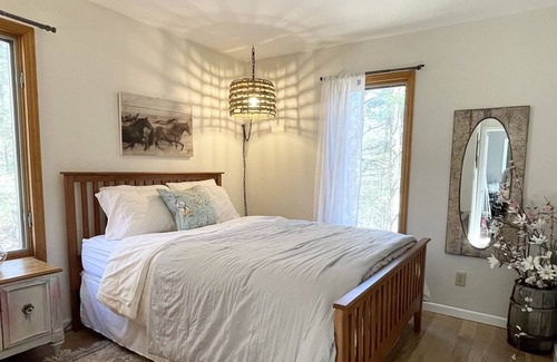 Greenfield Center House | Saratoga Contemporary, in Natures Paradise 5 min to Downtown.