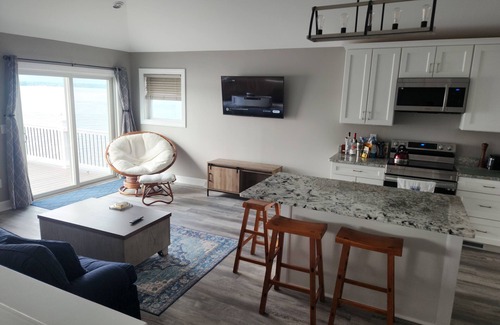 Saratoga Springs House | Saratoga Lake House Private Beach and Dock SPAC