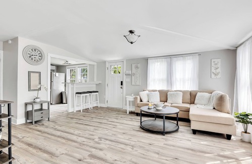 Saratoga Springs Cottage | Saratoga Lake, 3 Cottages on Property, 7 Bedrooms, Beach/Dock & Best Sunsets!