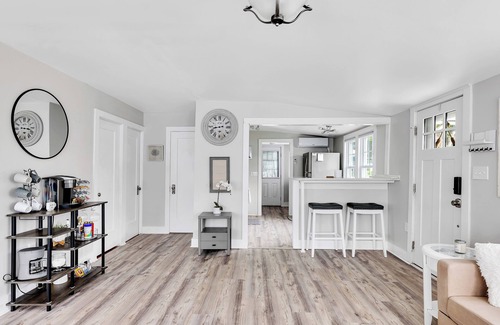 Saratoga Springs Cottage | Saratoga Lake, 3 Cottages on Property, 7 Bedrooms, Beach/Dock & Best Sunsets!