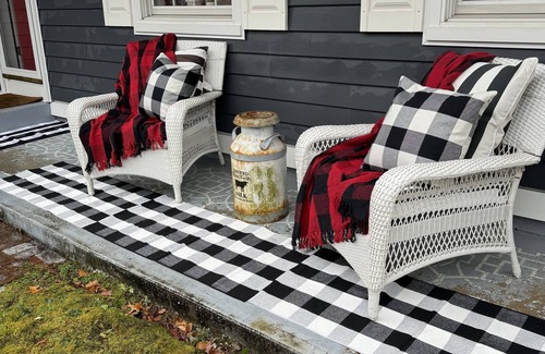 Saratoga Springs House | Saratoga Race Track in town luxury rental property with sunroom and deck