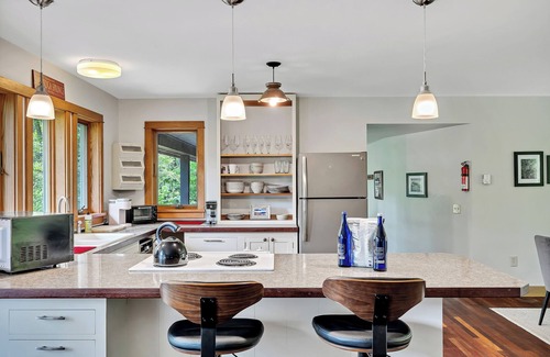 Saratoga Springs House | Saratoga Springs Guesthouse, 8 mins to TRACK, SPAC, Downtown, Belmont Beauty in Saratoga Springs