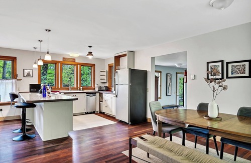 Saratoga Springs House | Saratoga Springs Guesthouse, 8 mins to TRACK, SPAC, Downtown, Belmont Beauty in Saratoga Springs