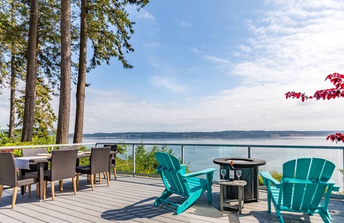 Langley House | Saratoga Vista - Water Views | Hot Tub