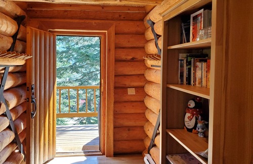 Hemlock Valley Cabin | Sasquatch Mountain - Entire Log Cabin - Private
