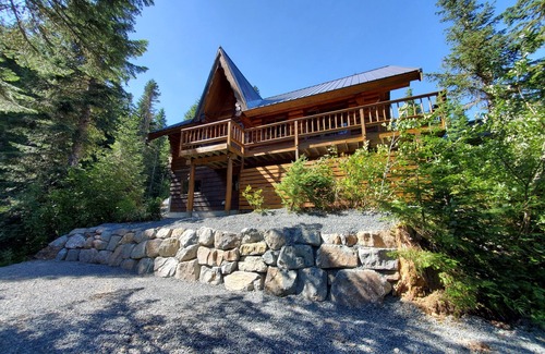 Hemlock Valley Cabin | Sasquatch Mountain - Entire Log Cabin - Private