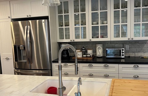 Sauble Beach Cottage | Sauble Beach renovated, large modern cottage + chefs kitchen. 5 mins to Main St