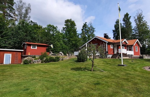 Nybro House | Sauna, boat, fiber optic connection, barbecue area, child-friendly, football goal