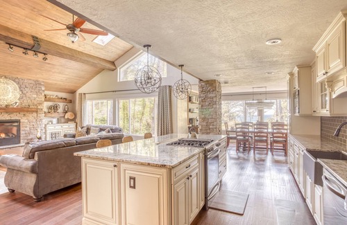 Lincoln Beach House | Sauna, Hot Tub, King Suite, Game Room and More in this Ocean View Home