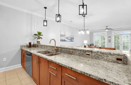 Old West Broad Neighborhood Condo | Savannah Residences|Private Parking|4BR/4BA