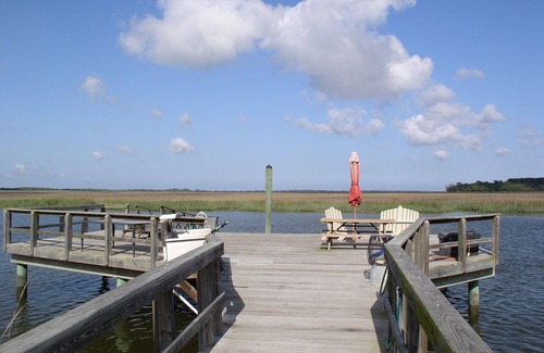 Whitemarsh Island Cottage | Savannah Whitemarsh Island Cottage on Private Riverfront Estate with Dockn