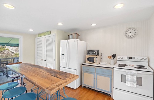 Minot House | Save 10% on Fall Stays - Book by Nov 21!