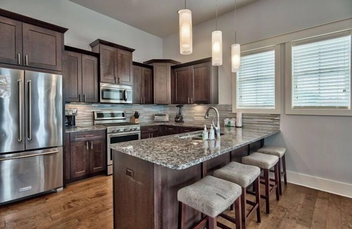 Crystal Shores House | Save 5Kings*HeatedPool*Elevator*BchGear*