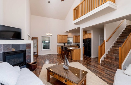 Mountain View District House | SAVE! MONTHLY, 1 bd +OFFICE, near hospital & downtown