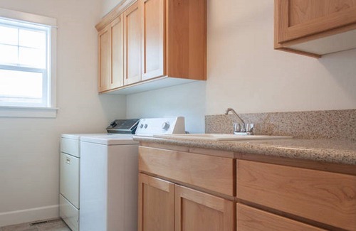 Mountain View District House | SAVE! MONTHLY, 1 bd +OFFICE, near hospital & downtown