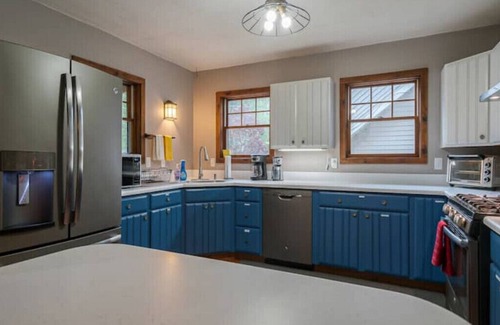 Canastota House | Saved by the Bay