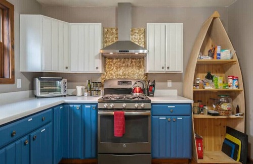 Canastota House | Saved by the Bay