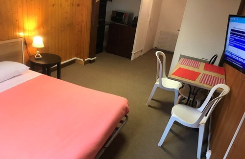 Saint-Julien-en-Genevois Hotel | SAVOIE HOTEL * * * AT THE GATES OF GENEVA