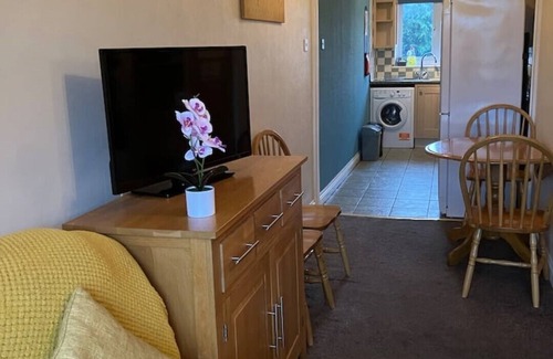 Burgess Hill Apartment | Sawyers Lodge is a charming flat, in a quiet cul-de-sac for up to 4 guestsn