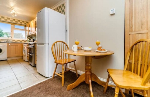 Burgess Hill Apartment | Sawyers Lodge is a charming flat, in a quiet cul-de-sac for up to 4 guestsn