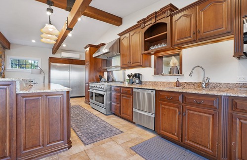 Warwick House | Saybrook Hall | Pickleball + Pool + Hot Tub