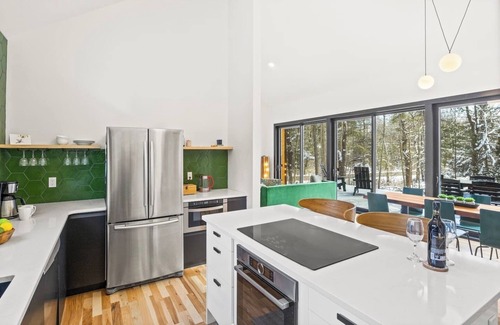 Scottsburg Ski Chalet | Scandinavian Chalet | Hot Tub | FLX Retreat