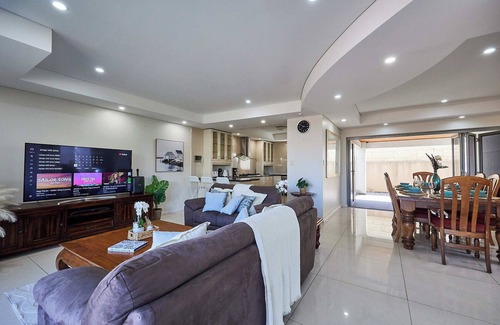 Scarborough House | Scarborough Beach Walk!
