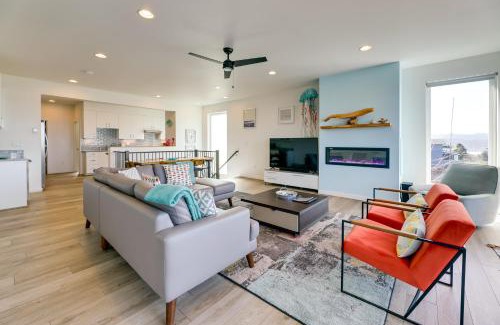 Depoe Bay House | Scenic Depoe Bay Townhome with Deck Less Than 1 Mi to Parks!