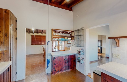Tucson House | Scenic desert home with mountain views, covered patio, AC, & washer/dryer