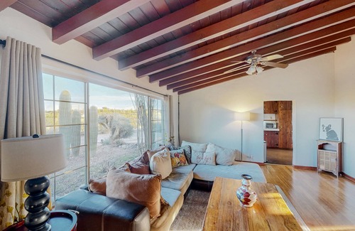 Tucson House | Scenic desert home with mountain views, covered patio, AC, & washer/dryer