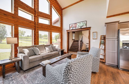 Lindseyville House | Scenic Getaway w/Deck: 7 Mi to Mammoth Cave Park!