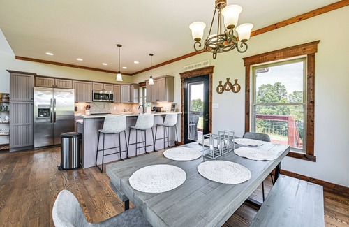 Lindseyville House | Scenic Getaway w/Deck: 7 Mi to Mammoth Cave Park!