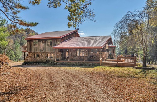 Giles County Cabin | Scenic Hidden Gem: Private Hot Tub, Golf & Fishing on Peaceful 42 Acres