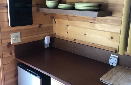 Maupin Cabin | Scenic Maupin Tiny House - 12 miles from Deschutes River