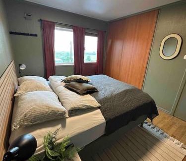 Karmoy House | Scenic Norwegian Getaway - Cozy Home w Garden & All-Day Sun