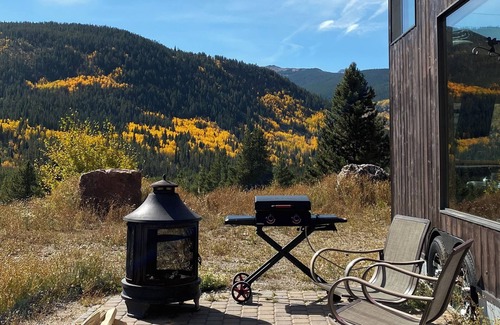 Red Cliff Cabin | Scenic Off Grid Solar Tiny Home High in the Rockies