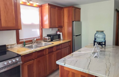 Caye Caulker Cottage | Scenic retreat on the beach with a balcony - pool, grill, dock, and canoe access