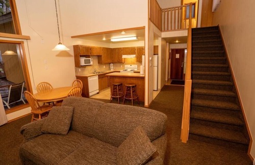 East Kootenay Villa | Scenic Rocky Mountain Location for Christmas Week