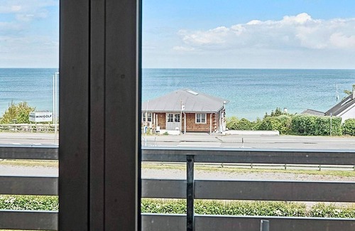 Sandkaas Apartment | Scenic Seaside Retreat in Sandkas-By Traum