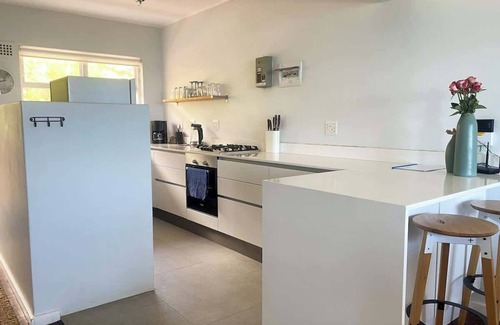 Redhill Apartment | Scenic Simon’s Town Stay | Steps to Beach & Cafés