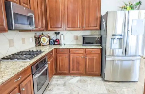 Northwest Carrollton House | Scenic Spacious Patio Pond View, Pool Table, Gym, Spa Whirlpool Tub 5 Bed Room