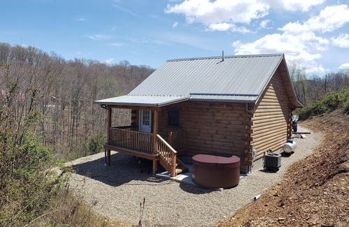 Logan Cabin | Scenic View in Hocking Hills! - The Nest