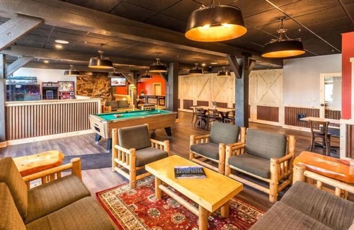 Moran Hotel | Scenic Views! Free Parking, Pet-Friendly, Restaurants and Bar