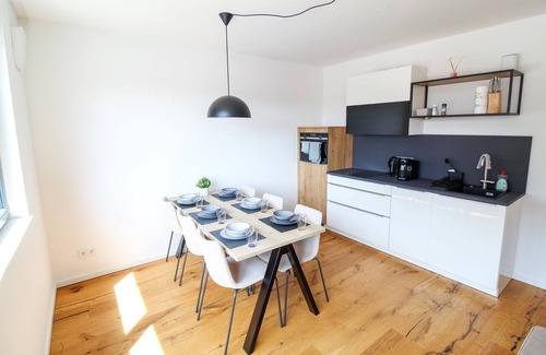 Friedrichshain Apartment | Schöne 3-Zimmerwohnung mit Lift im 1.OG für Familien und Gruppen