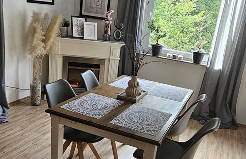 Idar-Oberstein Apartment | Schöne Ferienwohnung in Göttschied. 5 Minuten Gehweg vom Klinikum Idar-oberstein