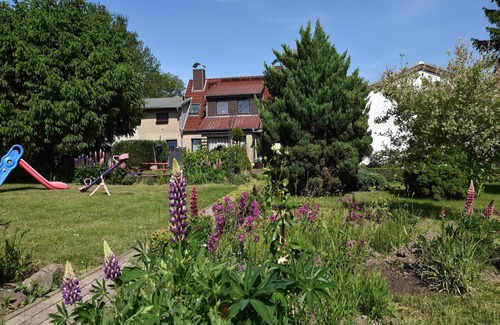 Blowatz Apartment | Schöne Ferienwohnung mit Garten in Robertsdorf