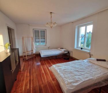 Winnenden Apartment | Schöne Wohnung mit 6 Einzelbetten, geeignet für Monteure