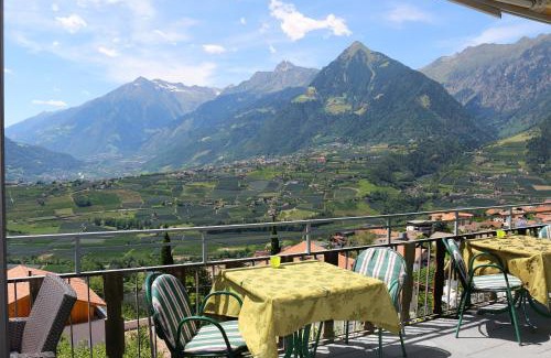 Schenna Bed & Breakfast | Schenna Garni Eden Bed & Breakfast