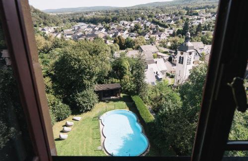 Gemuenden Villa | Schloss Gemünden mit Schwimmbad